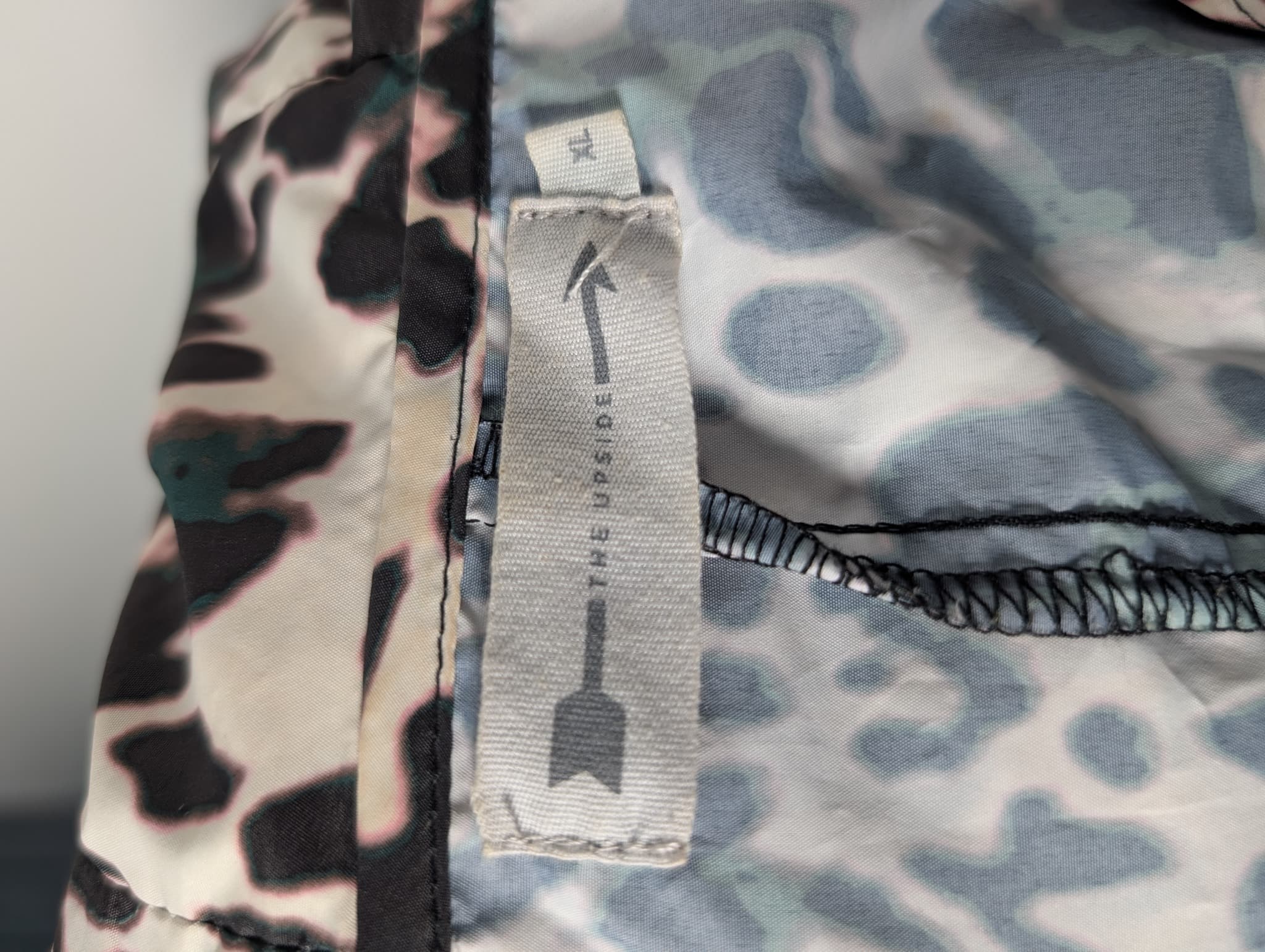 The Upside Leopard Print Hooded Windbreaker Women's XL — photo 7 of 8
