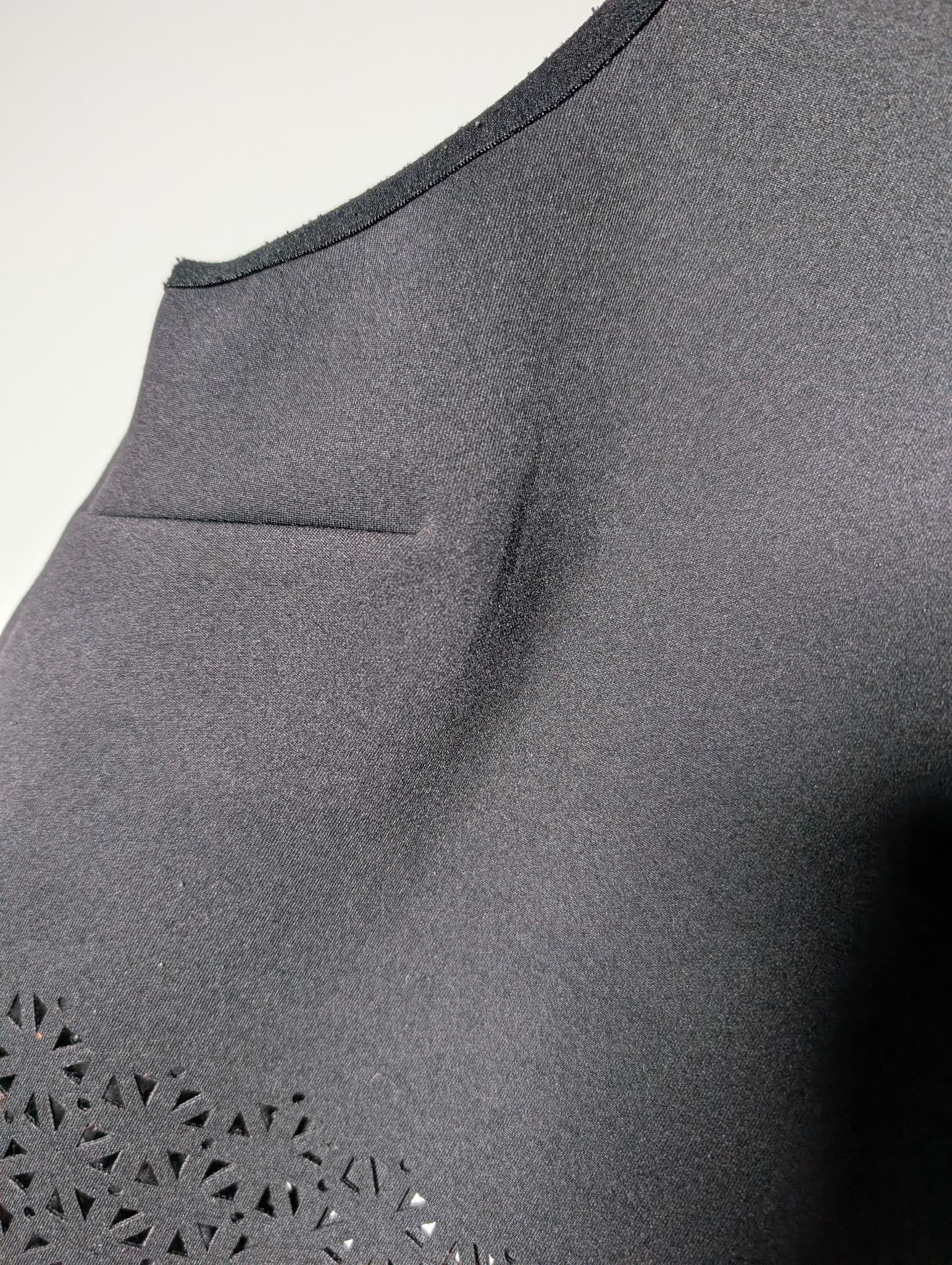 Thurley Sleeveless Top Laser Cut Scalloped Hem Black Size 12 — photo 4 of 7