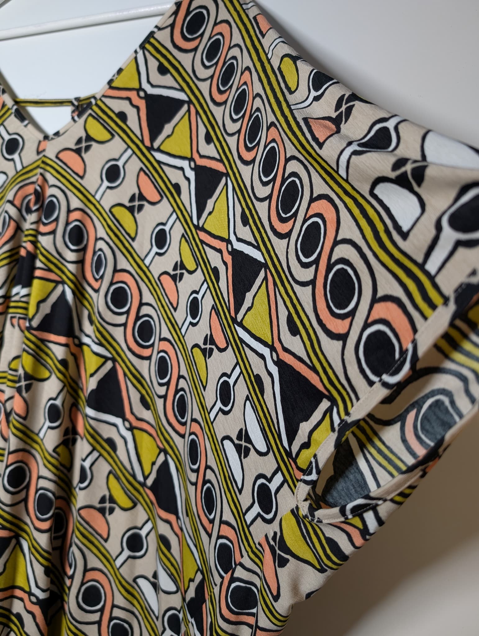 Tigerlily Geometric Print V-Neck Kaftan Tunic Large — photo 2 of 9