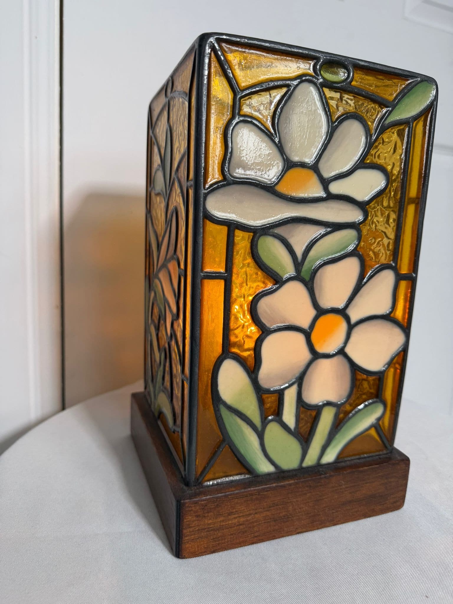 Vintage Leadlight Works Peaston Floral Stained Glass Table Lamp — photo 4 of 8