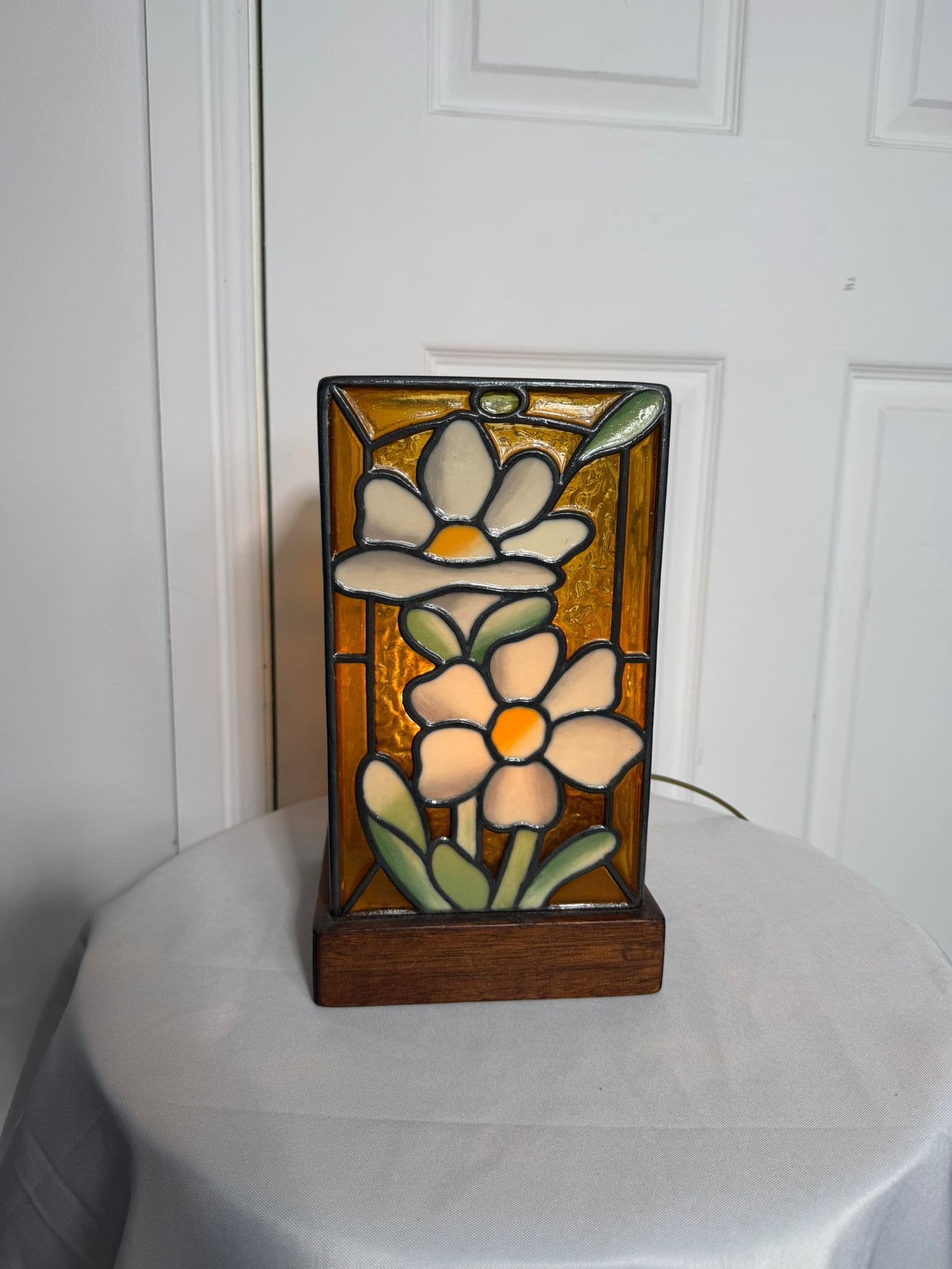 Vintage Leadlight Works Peaston Floral Stained Glass Table Lamp — photo 7 of 8