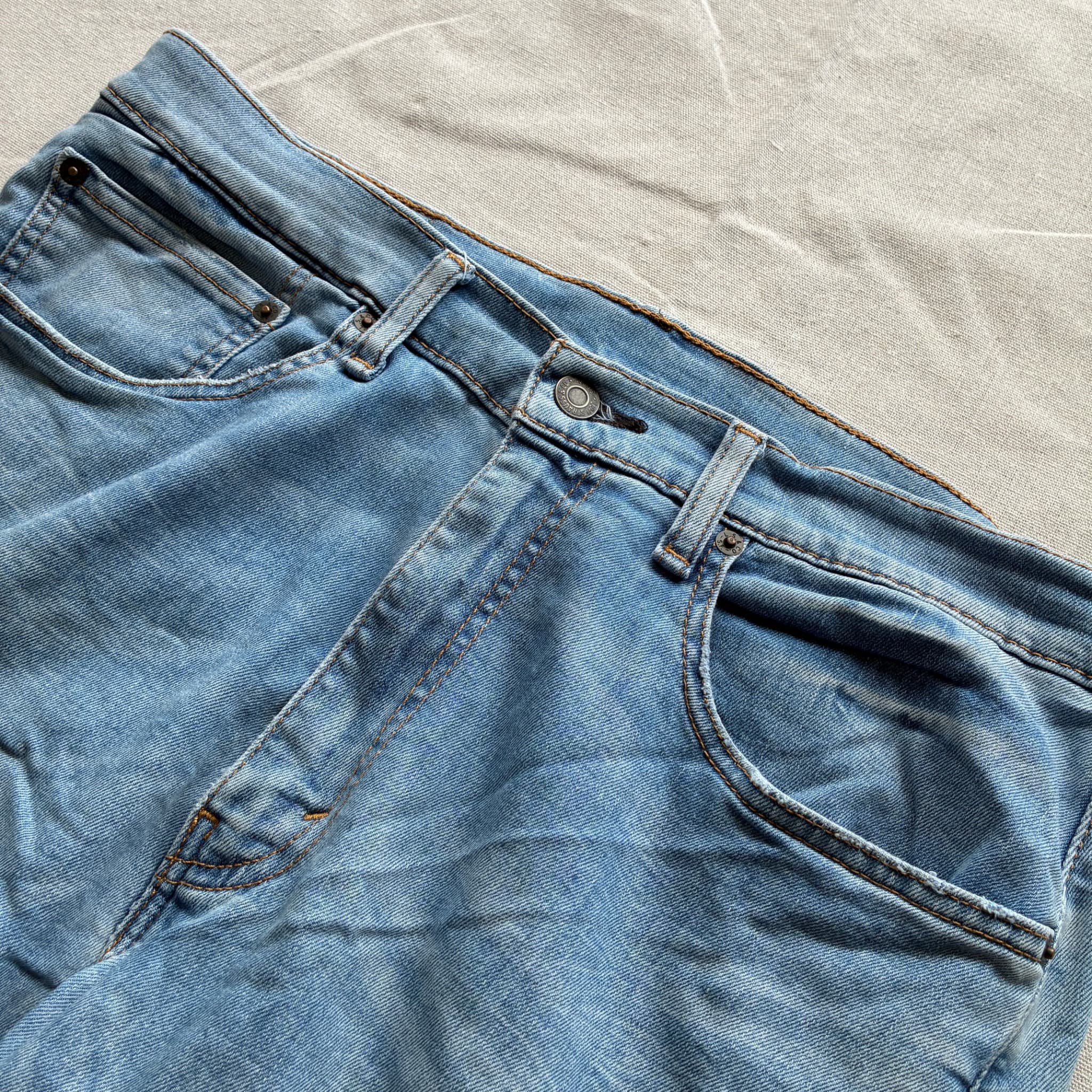 Levi Strauss & Co. Men's Light Wash Denim Jean Shorts Baggy Vintage 2000s Release — photo 3 of 6