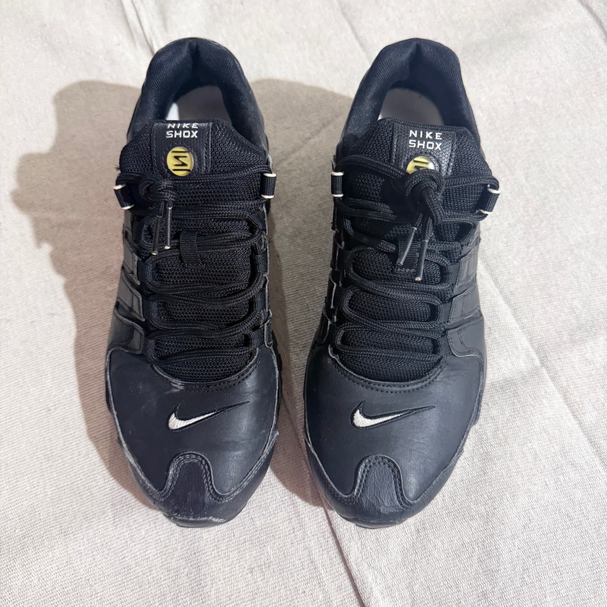 Nike Shox NZ Black Metallic Silver Running Sneakers Size US 10 — photo 2 of 9