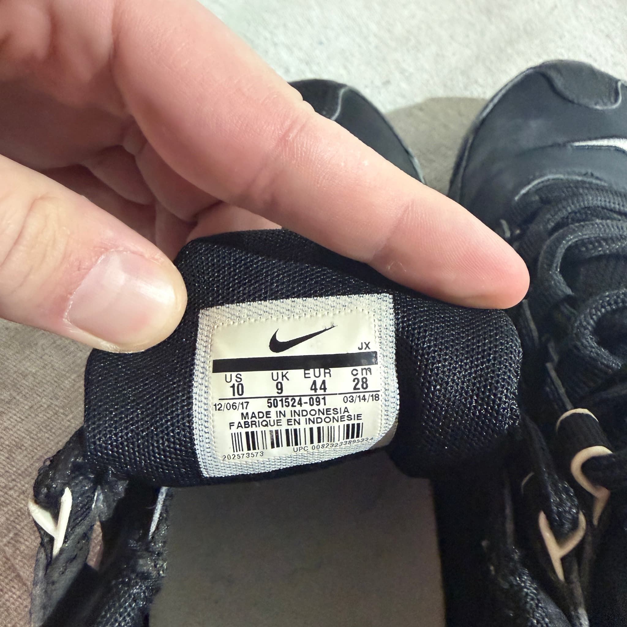 Nike Shox NZ Black Metallic Silver Running Sneakers Size US 10 — photo 5 of 9