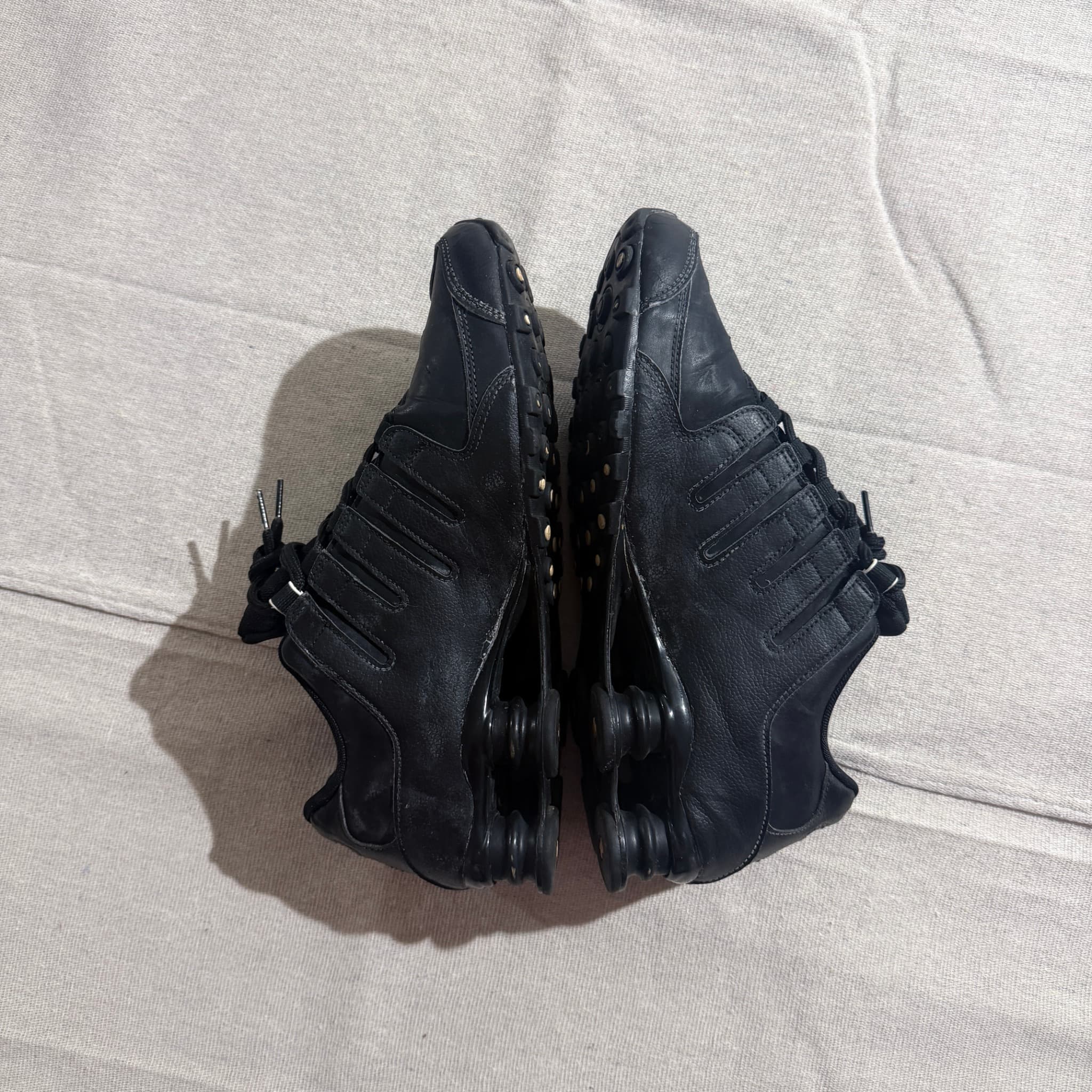 Nike Shox NZ Black Metallic Silver Running Sneakers Size US 10 — photo 6 of 9