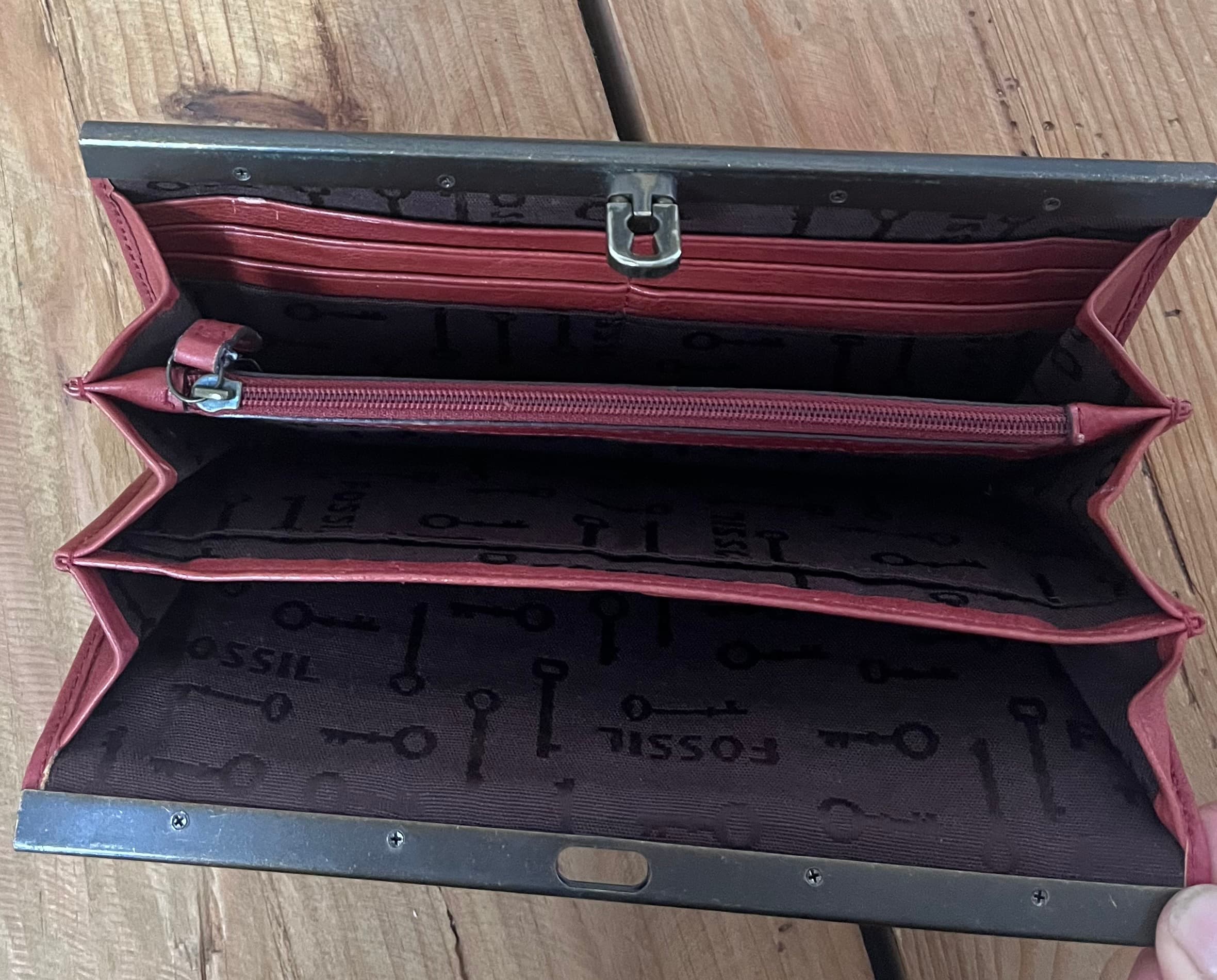 Fossil Red Leather Clutch Wallet With Metal Clasp — photo 5 of 6