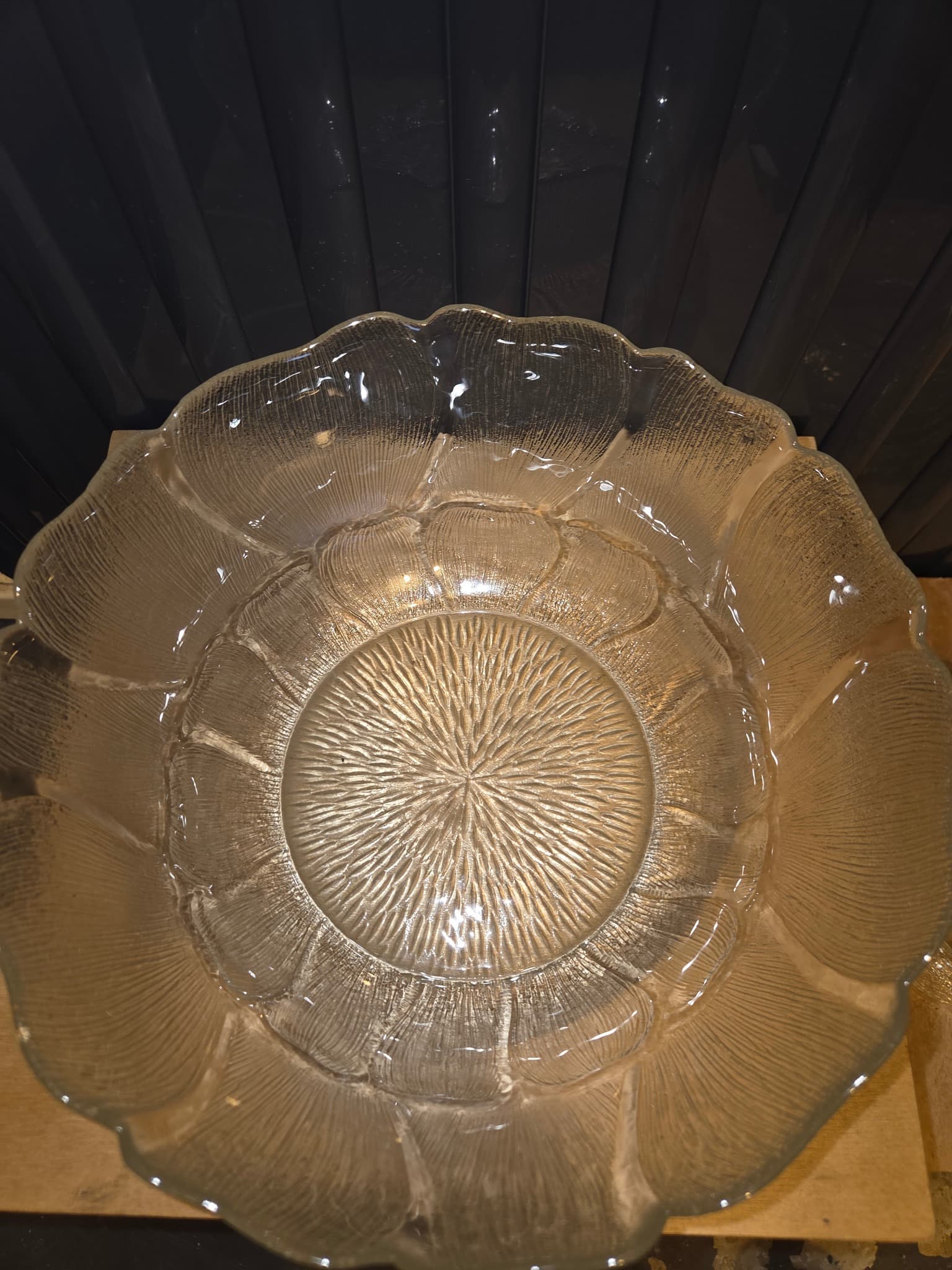 France Petal Clear Glass Serving Bowl — photo 2 of 2