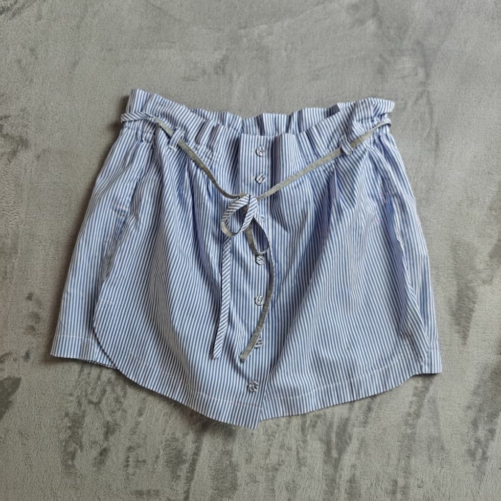 Country Road Women's Blue & White Striped Paperbag Waist Shorts Size 12 — photo 1 of 6