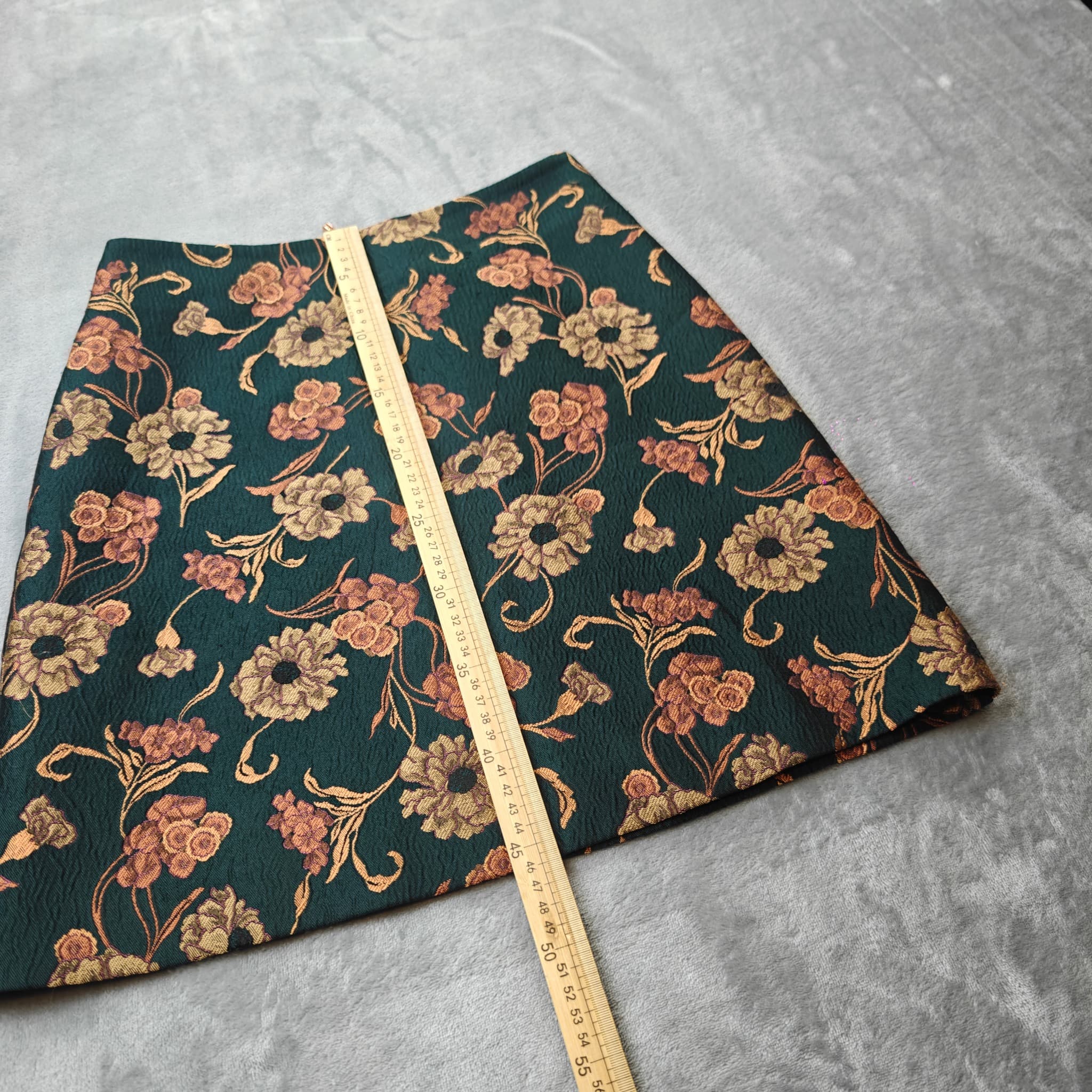 Cue Australia Floral Jacquard Mini Skirt - Dark Green & Gold Size 6 — photo 2 of 6