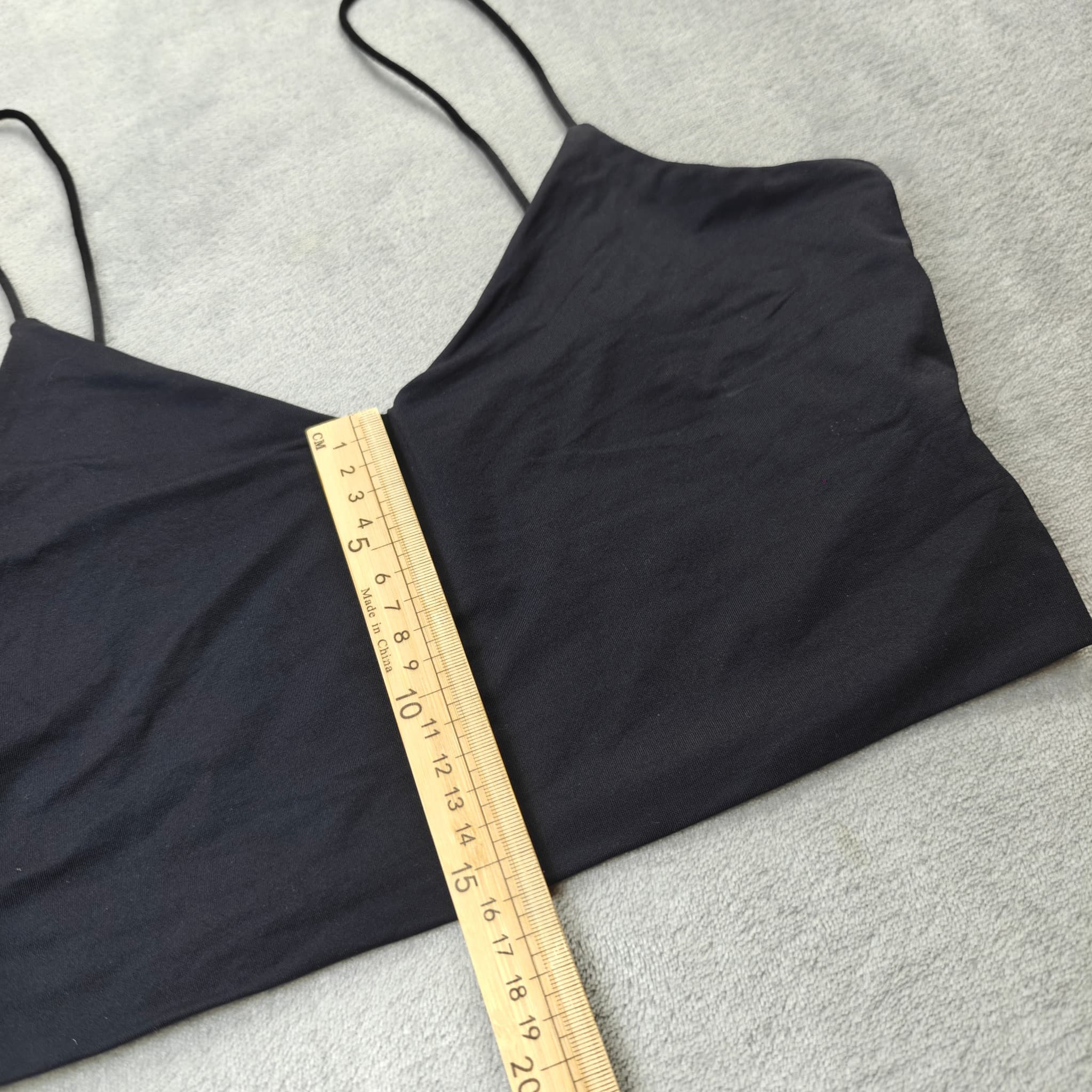Kookai Spaghetti Strap V-Neck Crop Top Woman's Size 10 Black — photo 4 of 6