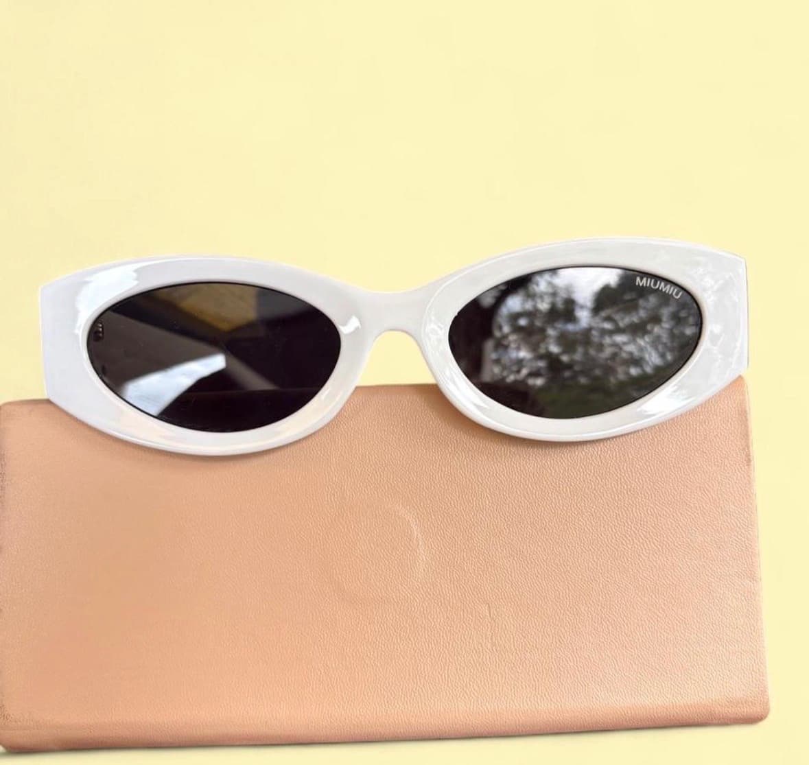 MIUMIU MU 04YS Sunglasses White with Gold Logo — photo 3 of 5
