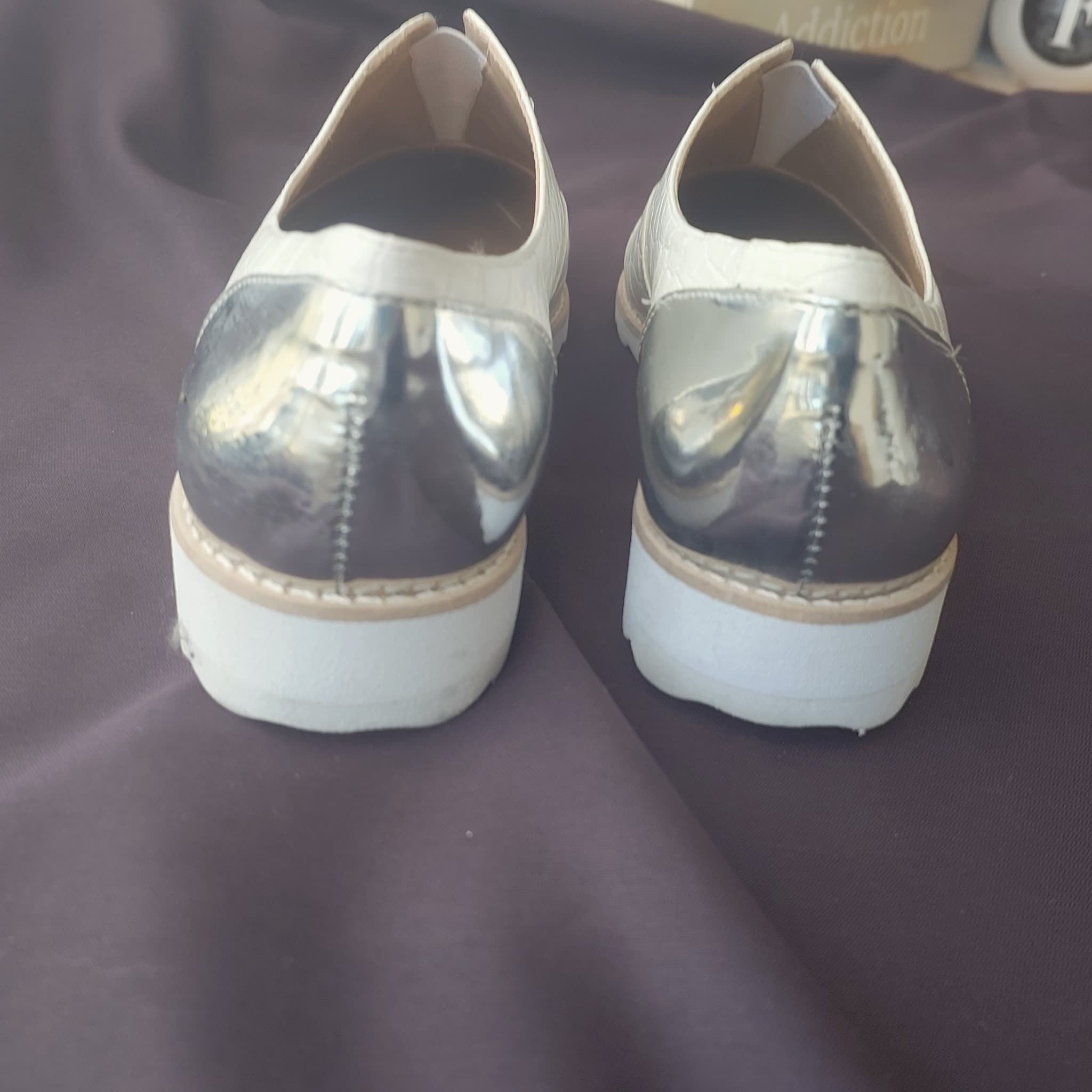 MAHER NZ white croc silver cap toe, pointed slipon platform loafers / Sz 41, BRAND NEW — photo 9 of 9