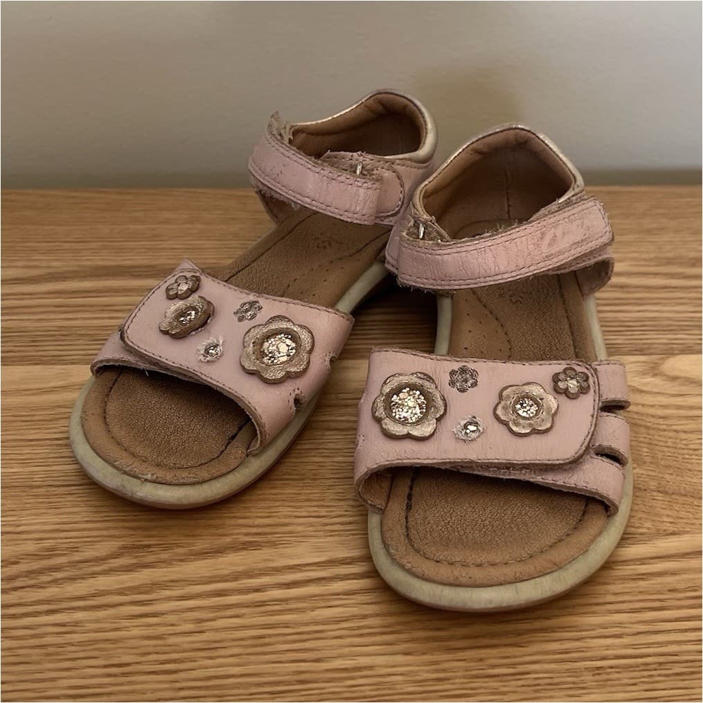Clarks Priya Girls Pink Leather Sandals Size EU 29 AU 11 Floral Summer Shoes