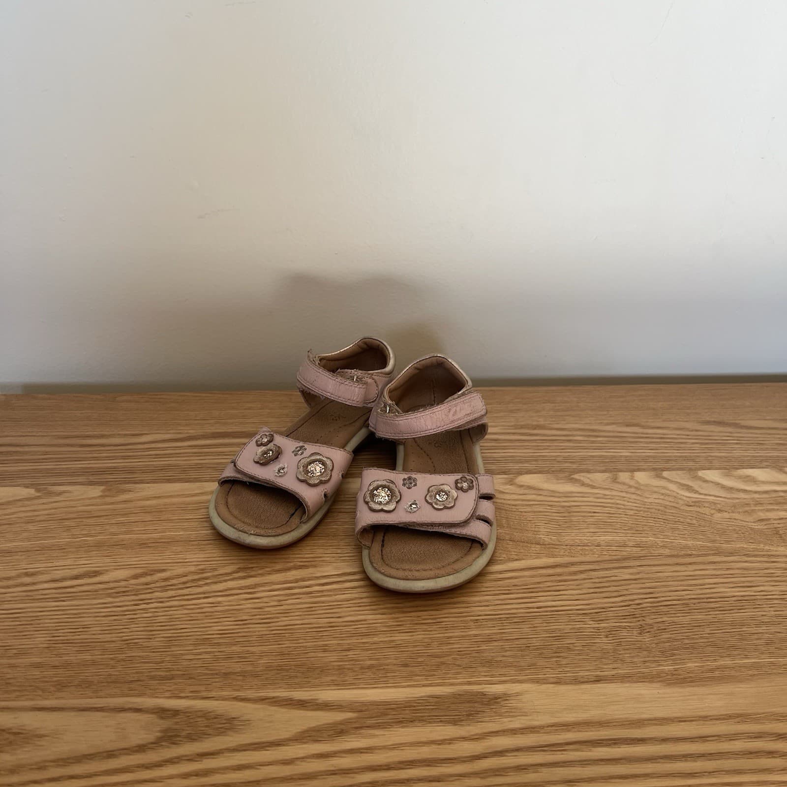 Clarks Priya Girls Pink Leather Sandals Size EU 29 AU 11 Floral Summer Shoes — photo 6 of 9