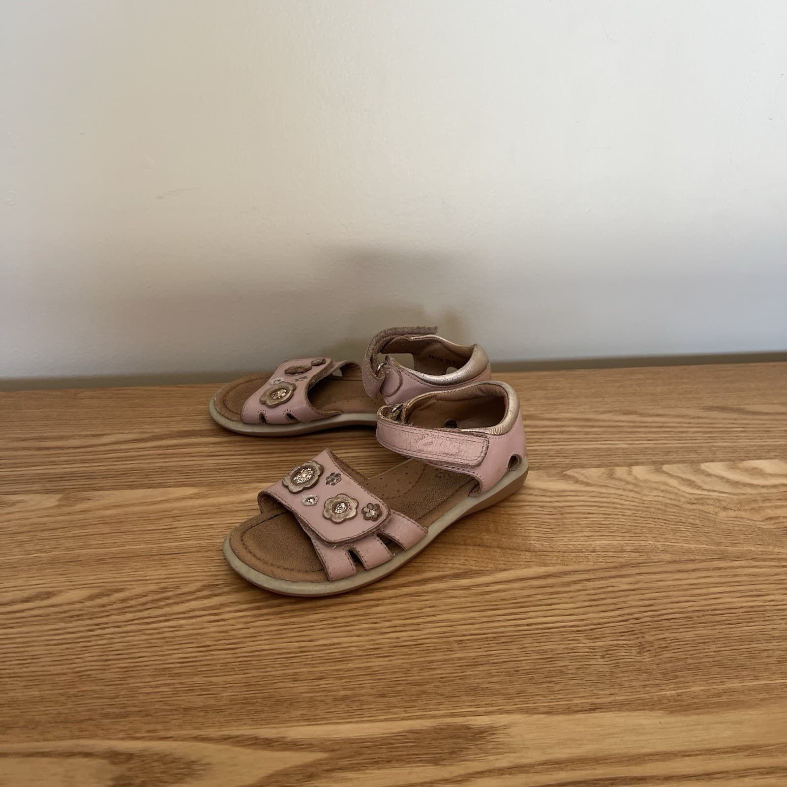 Clarks Priya Girls Pink Leather Sandals Size EU 29 AU 11 Floral Summer Shoes — photo 9 of 9