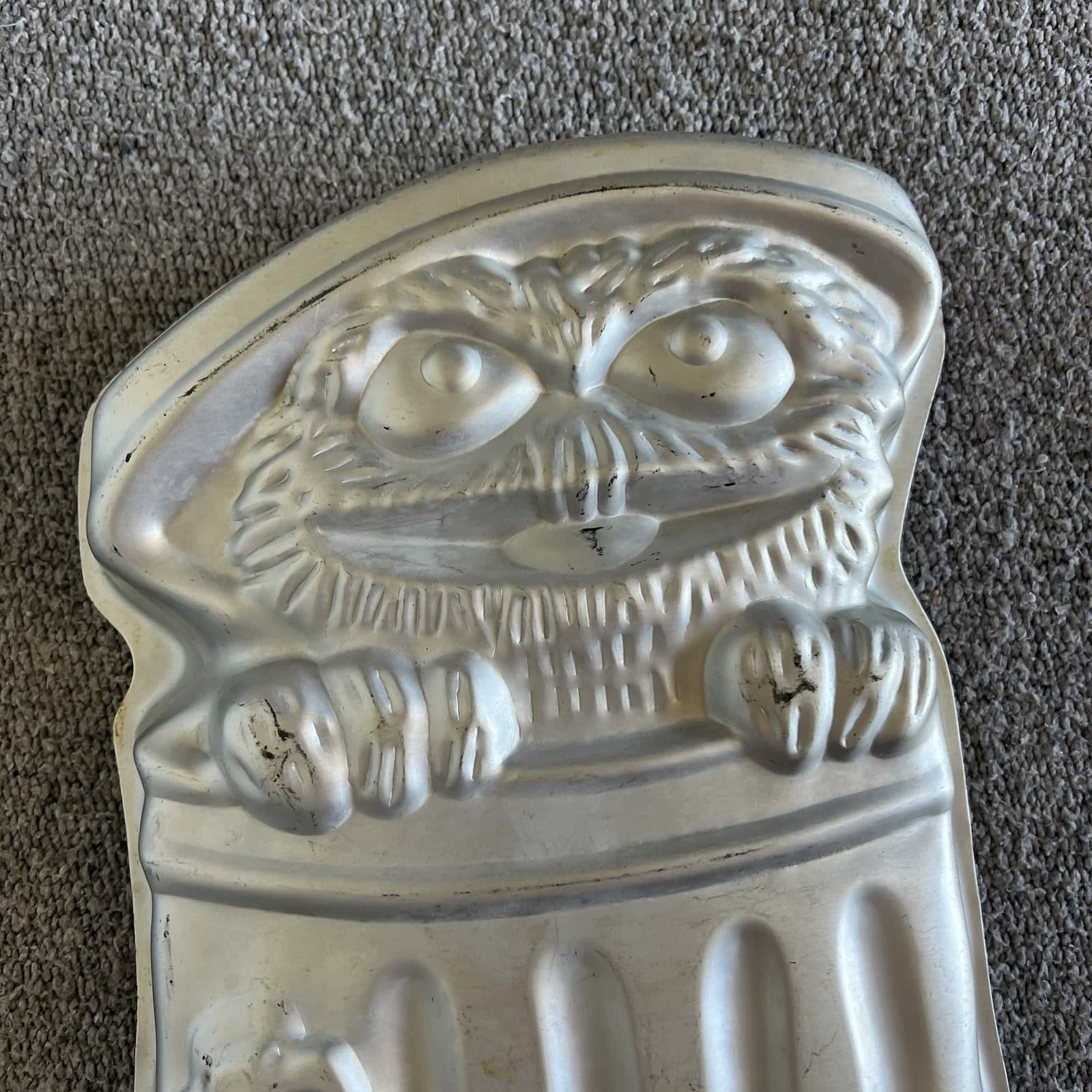 Oscar the Grouch Sesame Street Wilton Cake Tin 3D Mold Vintage Baking Dish — photo 4 of 5