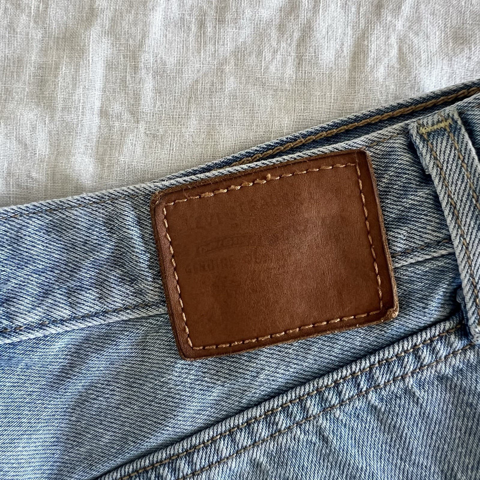 Levis Ribcage Denim Shorts W26 AU 8 High Waisted Light Blue Raw Hem Cut Off — photo 6 of 9