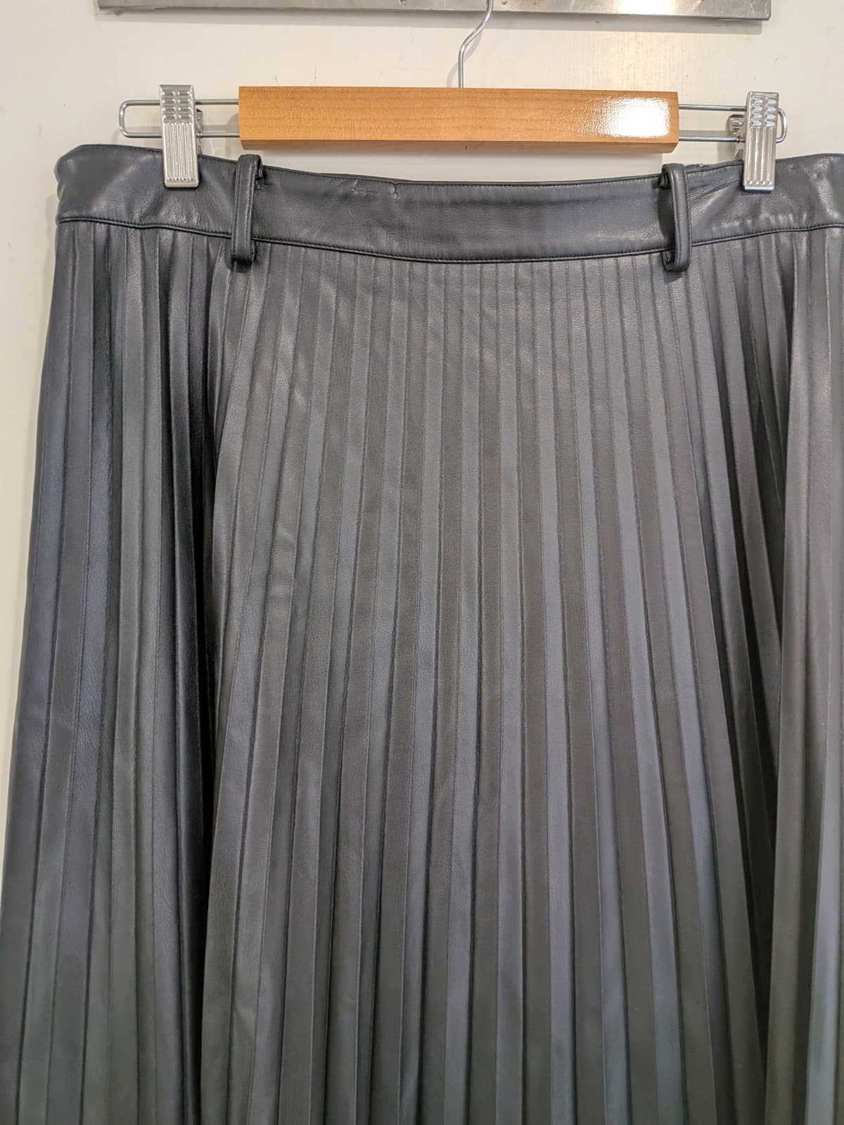 Portmans Vegan Leather Pleated Midi Skirt Black Size 14 High Waist — photo 11 of 14