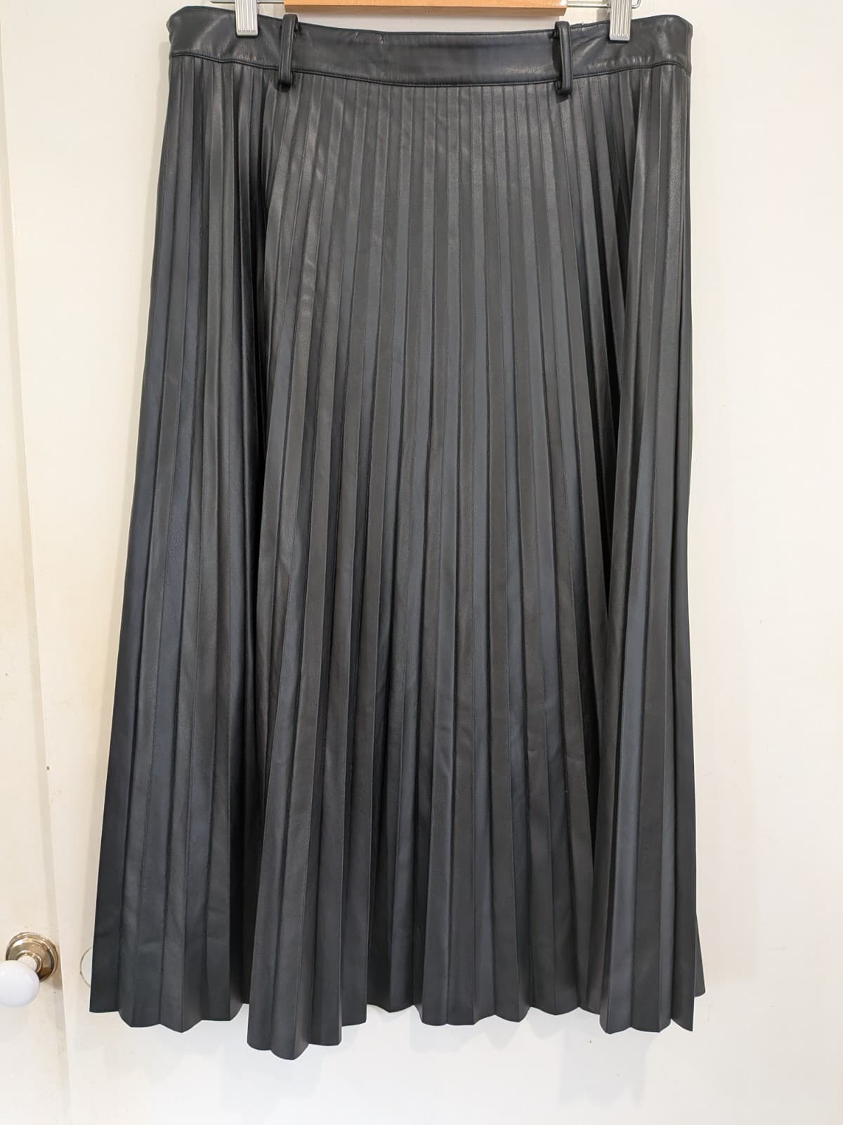 Portmans Vegan Leather Pleated Midi Skirt Black Size 14 High Waist — photo 10 of 14