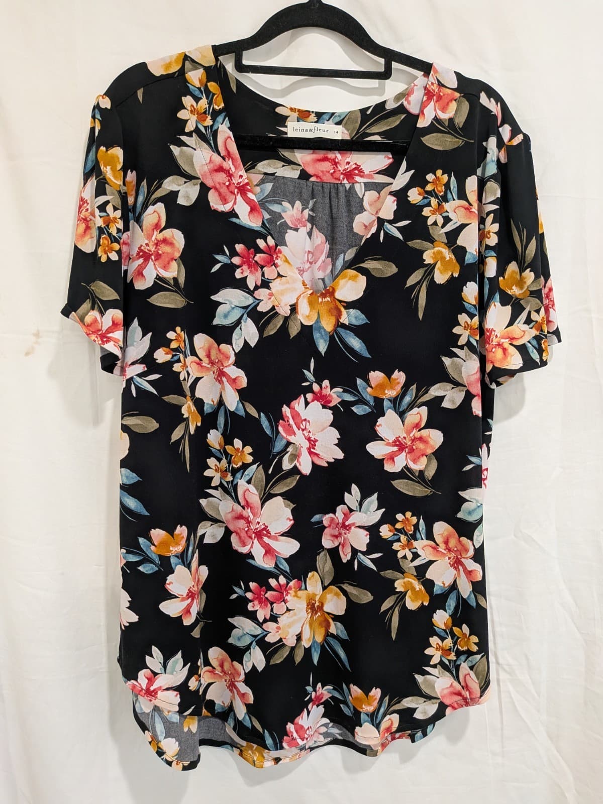 Leina & Fleur Floral Top Size 14 Black Pink Stretch V Neck Short Sleeve Blouse — photo 2 of 7