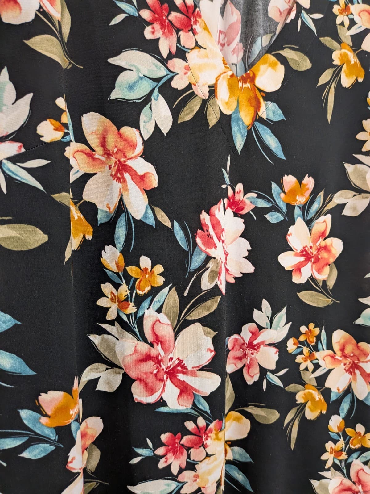 Leina & Fleur Floral Top Size 14 Black Pink Stretch V Neck Short Sleeve Blouse — photo 4 of 7