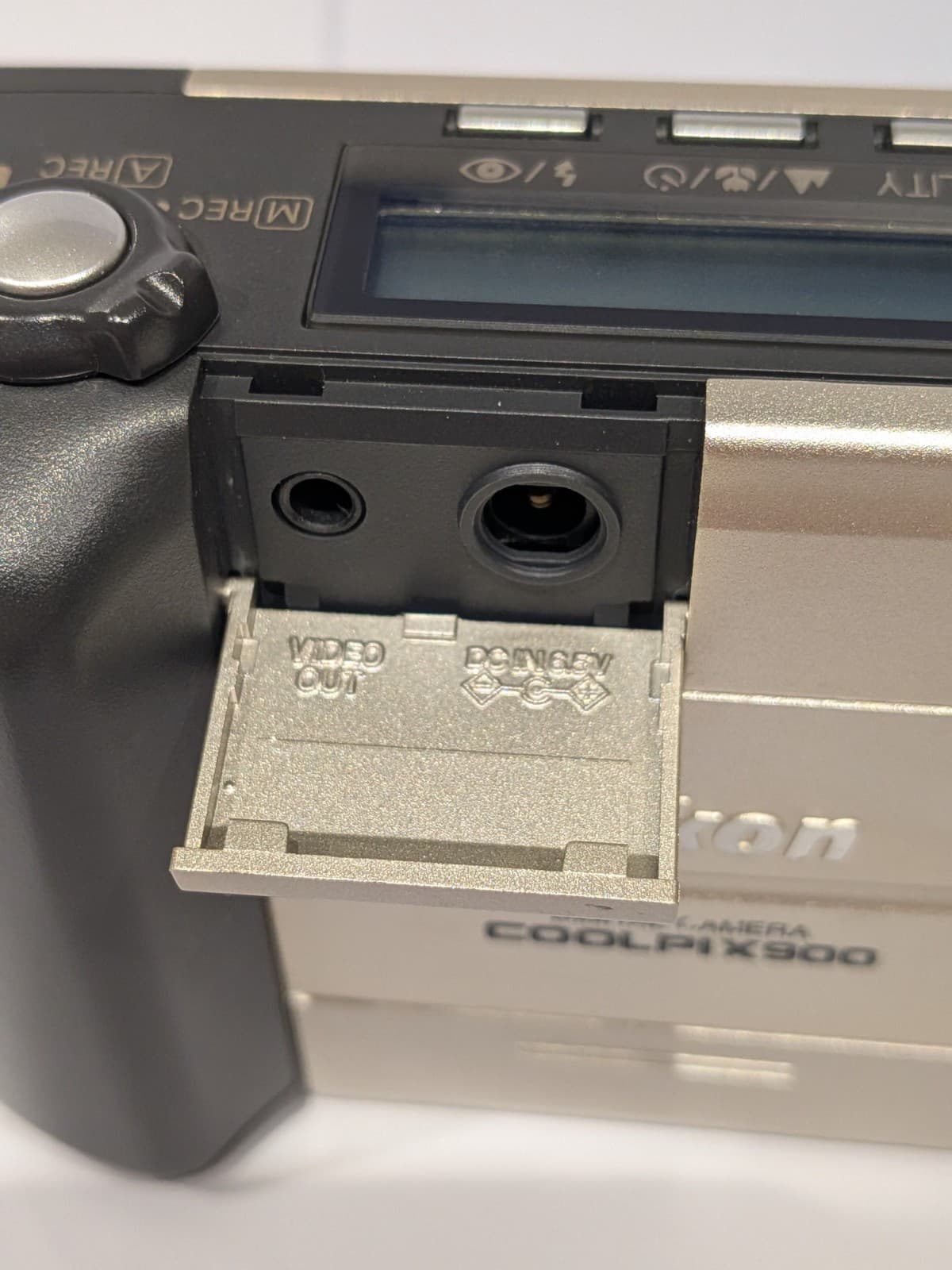 Nikon E900 1.2MP Vintage Digital Camera Tested Working Swivel Body CompactFlash — photo 12 of 13
