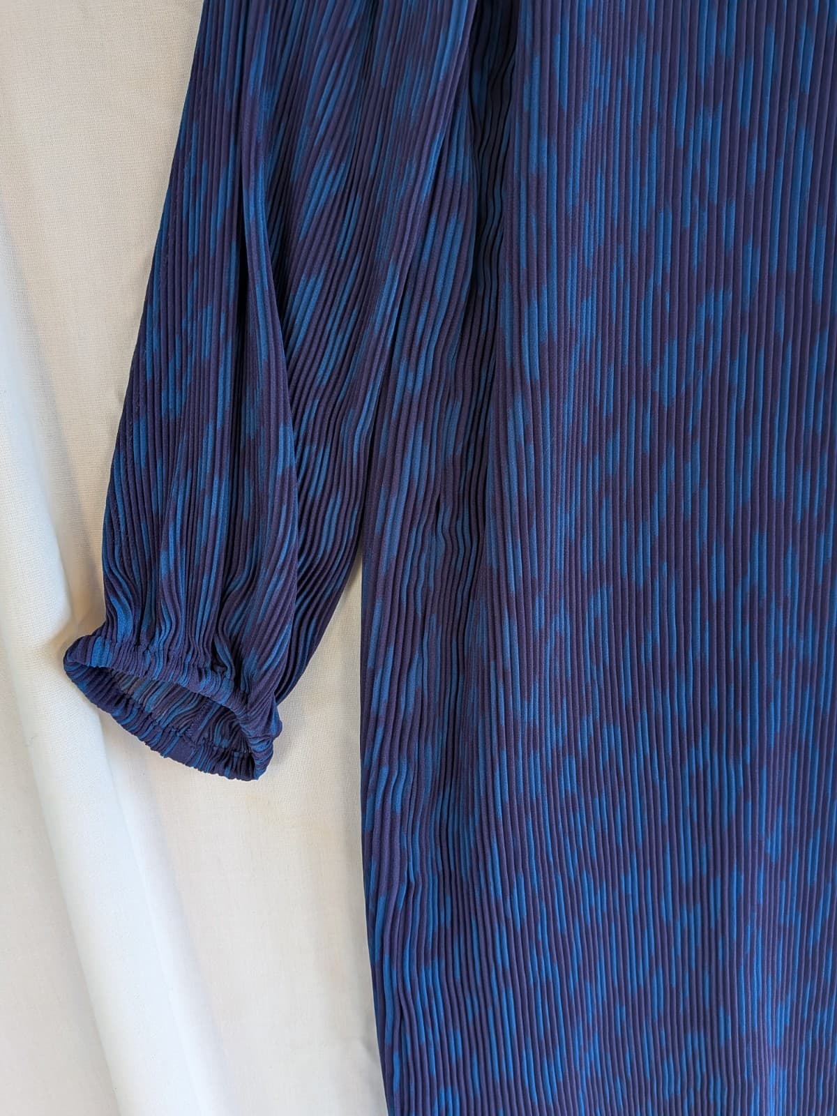 Marcs Dress Size 16 Blue Purple Pleated Long Sleeve Sheer Lined Shift Dress — photo 3 of 12