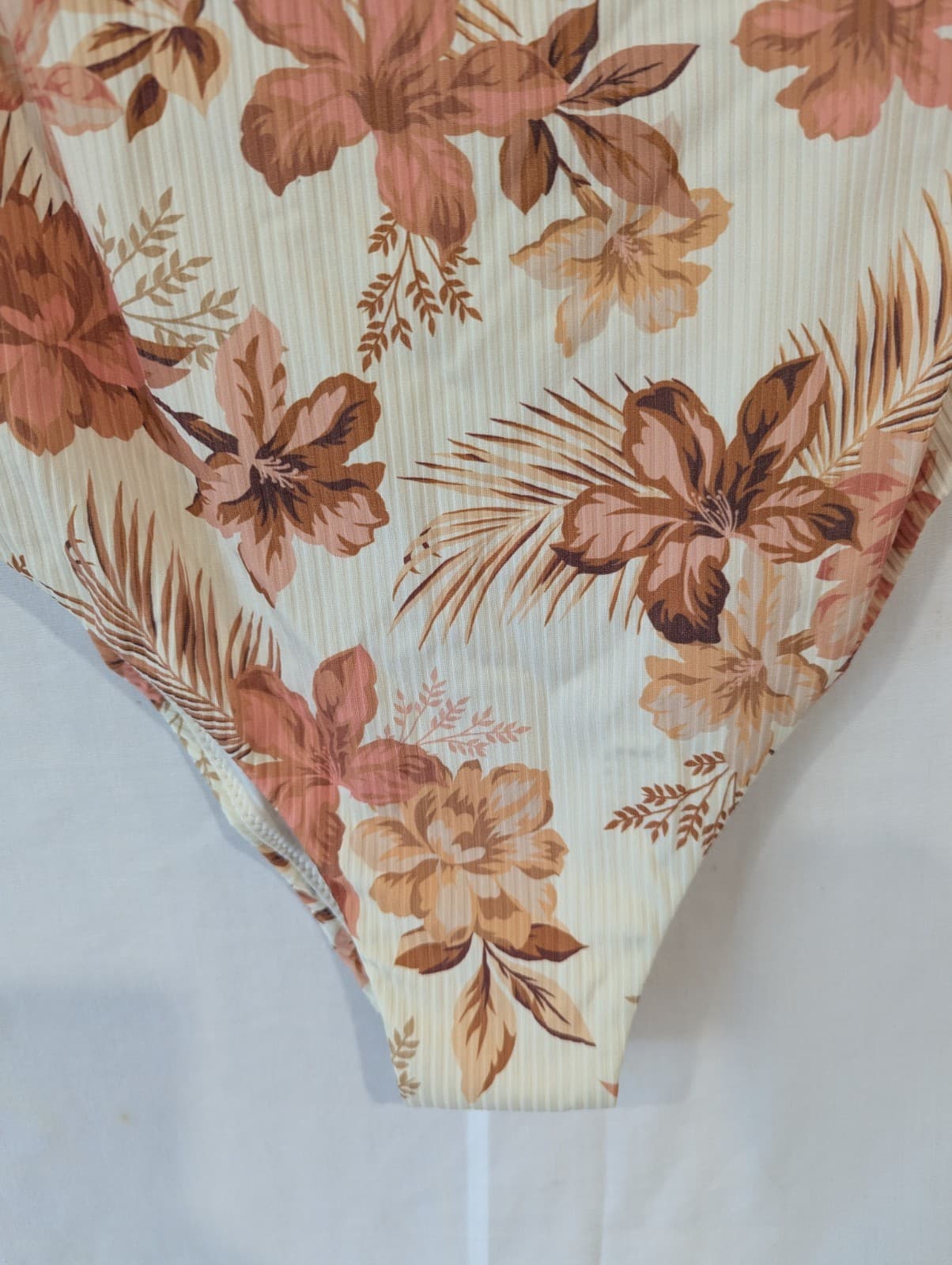 Rip Curl Swimsuit Plus Size 2XL D DD Cup Floral One Piece White Peach Adjustable — photo 5 of 17