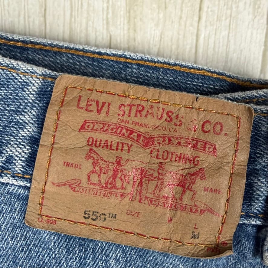 Levis 550's Relaxed Fit Y2K Jeans - Suit Size 10/12 Petite — photo 3 of 9