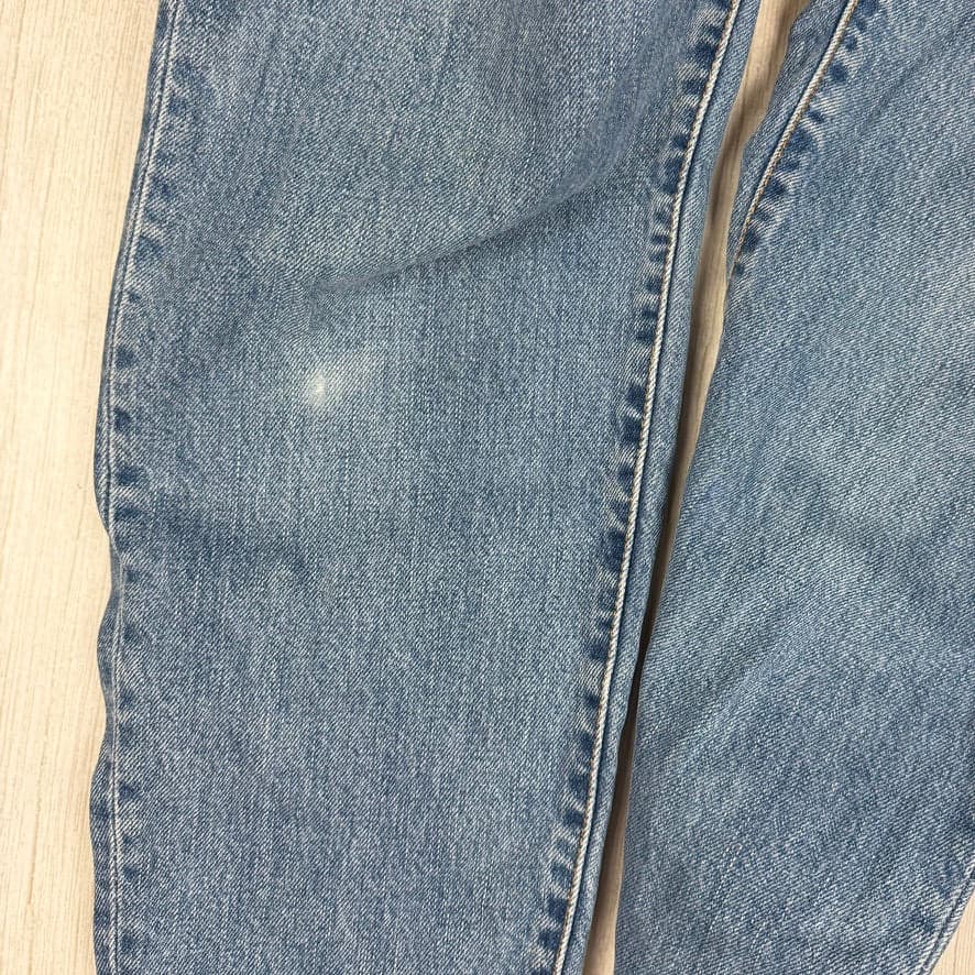 Levis 550's Relaxed Fit Y2K Jeans - Suit Size 10/12 Petite — photo 8 of 9
